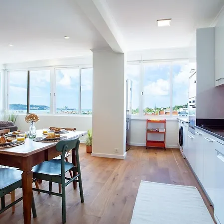 Stunning Belem Views Bright 2-bed Апартаменты
