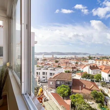 Stunning Belem Views Bright 2-bed Daire