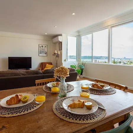 Stunning Belem Views Bright 2-bed Апартаменты *
