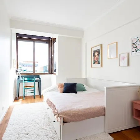 Stunning Belem Views Bright 2-bed * Лиссабон